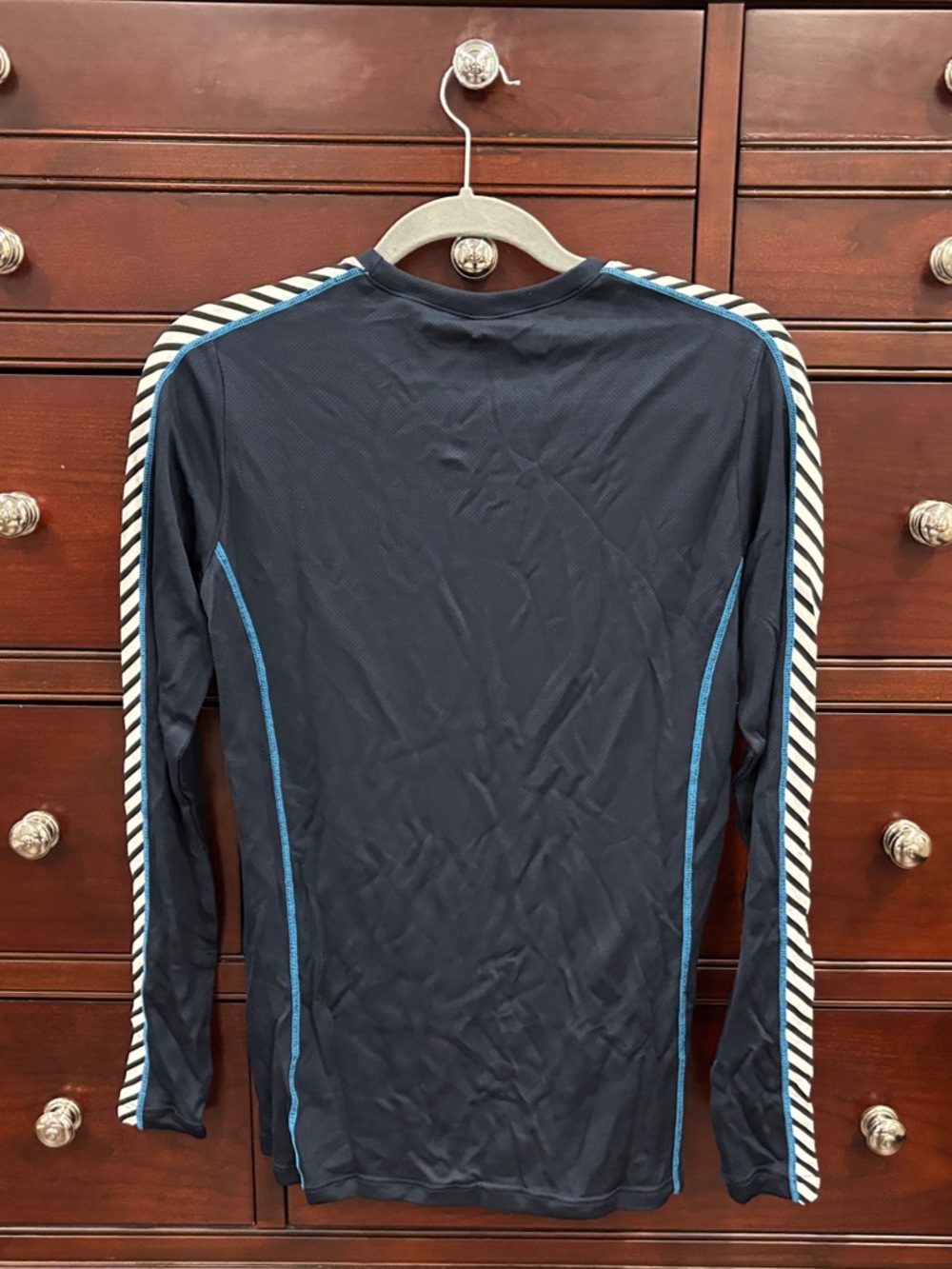 Helly Hansen Navy LIFA Baselayer size Large but fits like Medium - Picture 4 of 8